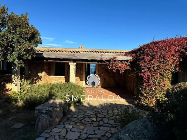 casa indipendente in vendita ad Arzachena in zona Cannigione