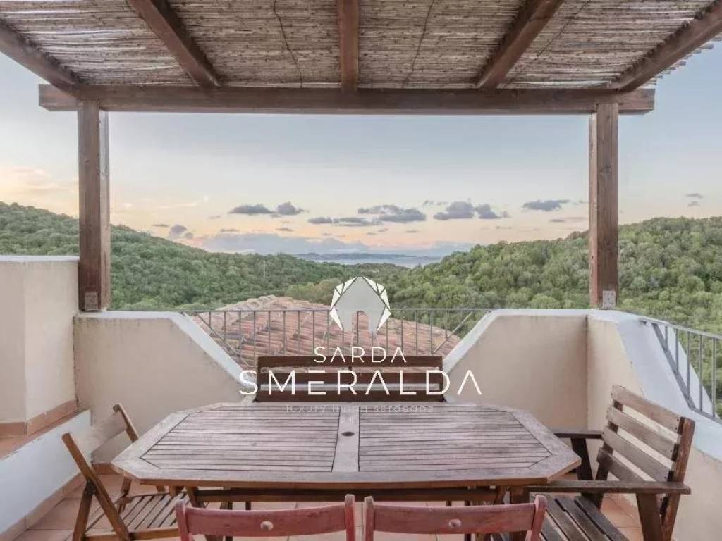 appartamento in vendita ad Arzachena in zona Baja Sardinia