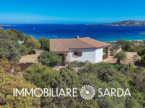 casa indipendente in vendita ad Arzachena in zona Cannigione