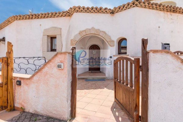 casa indipendente in vendita ad Arzachena in zona Cannigione