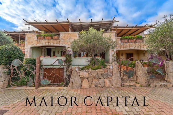 casa indipendente in vendita ad Arzachena in zona Cannigione