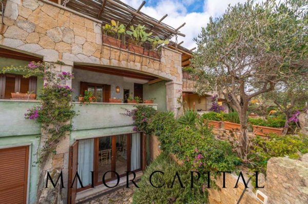 casa indipendente in vendita ad Arzachena in zona Cannigione