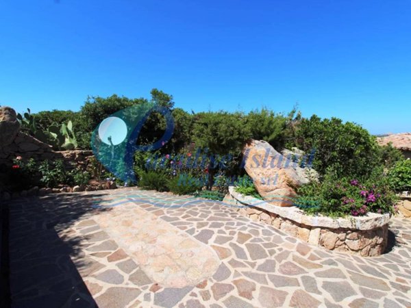 casa indipendente in vendita ad Arzachena in zona Cannigione