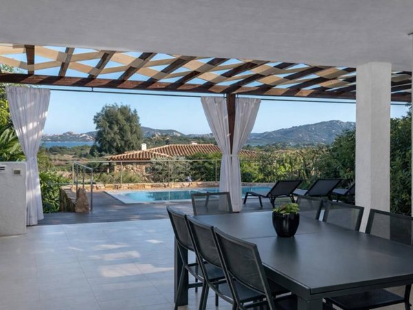 casa indipendente in vendita ad Arzachena in zona Cannigione