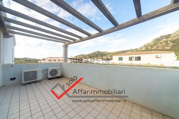 ufficio in vendita ad Arzachena in zona Abbiadori