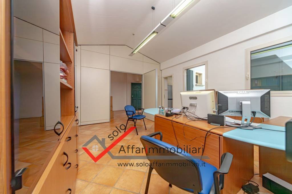 ufficio in vendita ad Arzachena in zona Abbiadori
