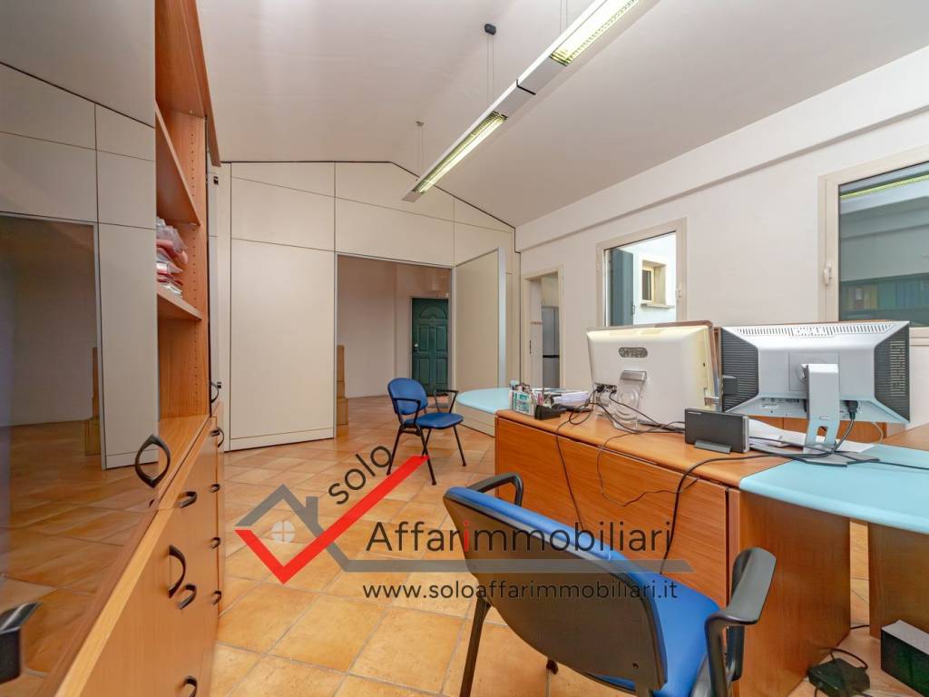 ufficio in vendita ad Arzachena in zona Abbiadori