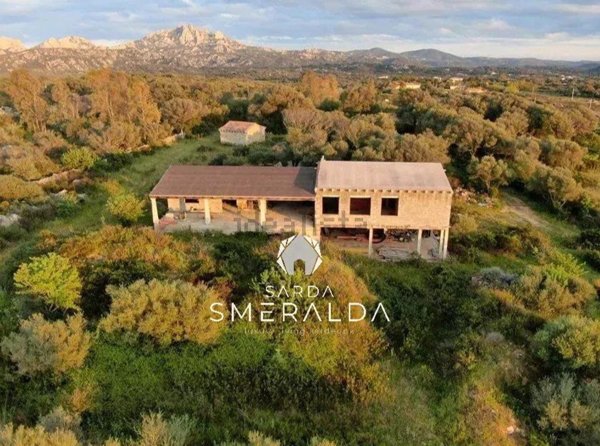 casa indipendente in vendita ad Arzachena in zona Baja Sardinia
