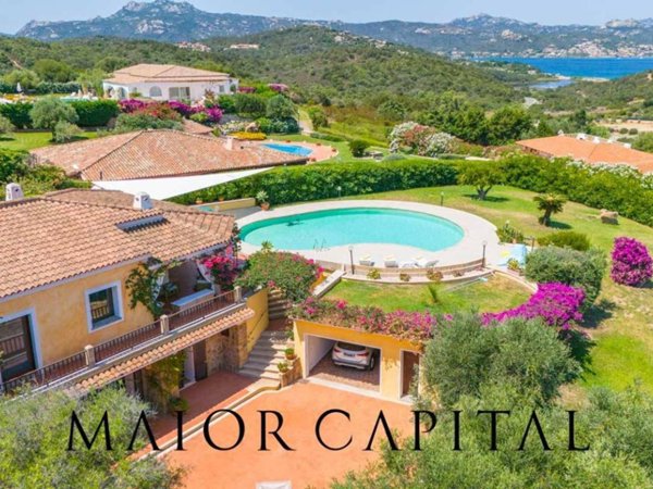 casa indipendente in vendita ad Arzachena in zona Baja Sardinia