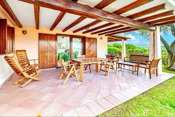 casa indipendente in vendita ad Arzachena in zona Cannigione