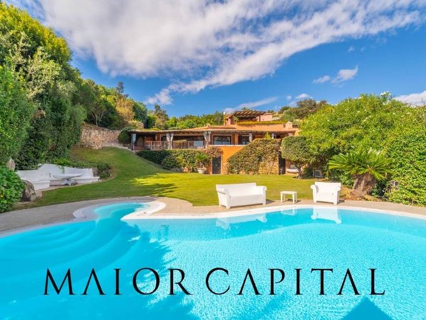 casa indipendente in vendita ad Arzachena in zona Porto Cervo