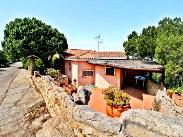 casa indipendente in vendita ad Arzachena in zona Cannigione