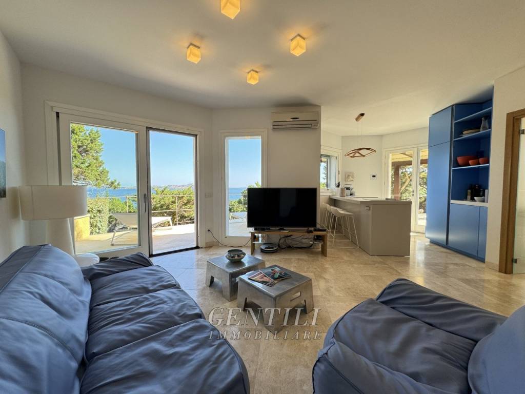 appartamento in vendita ad Arzachena in zona Baja Sardinia