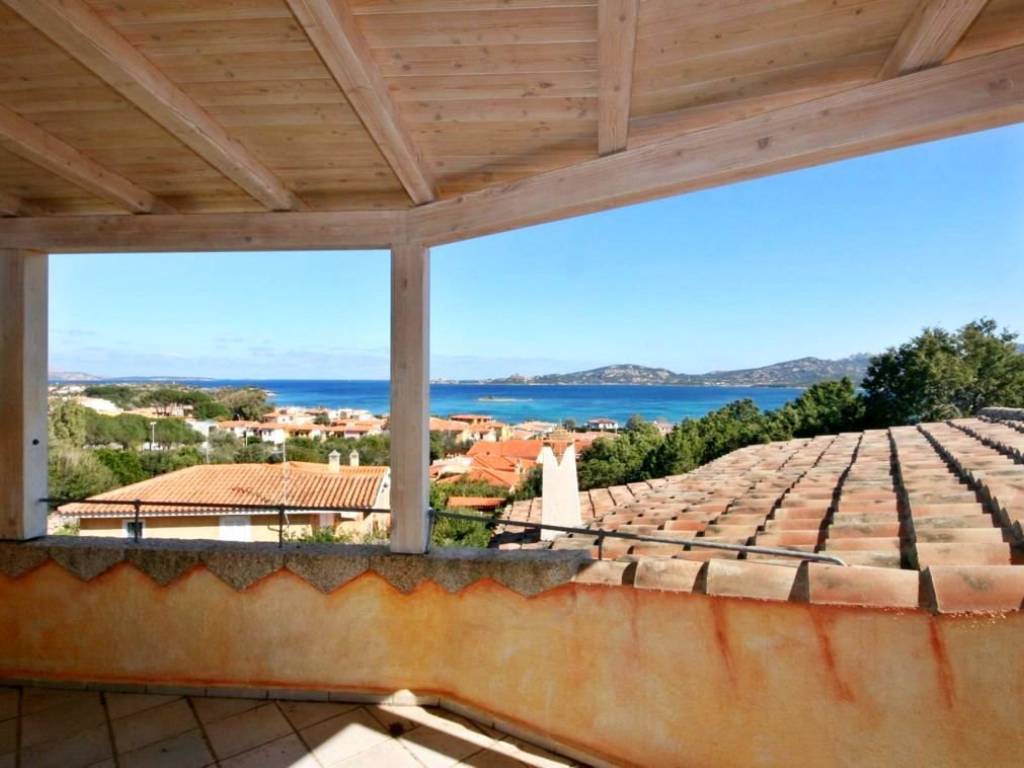 casa indipendente in vendita ad Arzachena in zona Cannigione