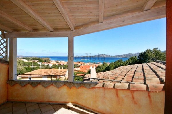 casa indipendente in vendita ad Arzachena in zona Cannigione