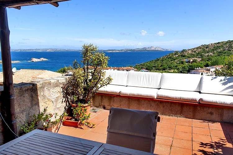 appartamento in vendita ad Arzachena in zona Baja Sardinia