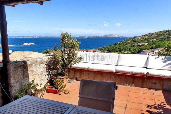 appartamento in vendita ad Arzachena in zona Baja Sardinia