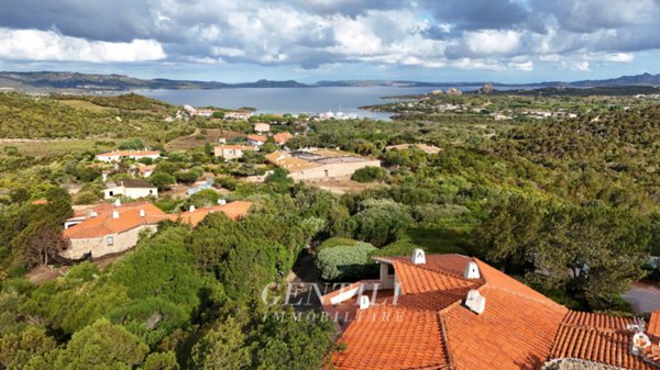 casa indipendente in vendita ad Arzachena in zona Baja Sardinia