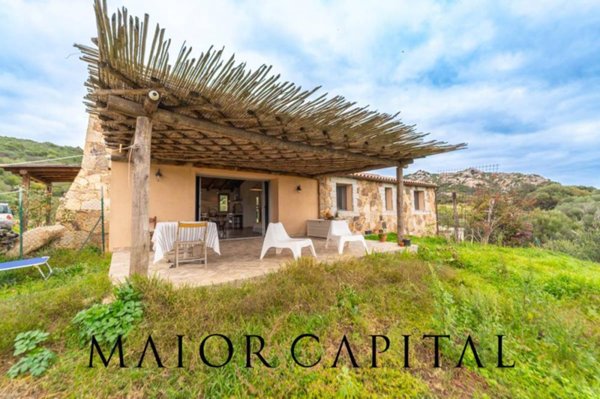 casa indipendente in vendita ad Arzachena in zona Cannigione