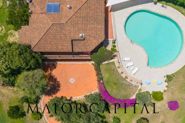 casa indipendente in vendita ad Arzachena in zona Baja Sardinia