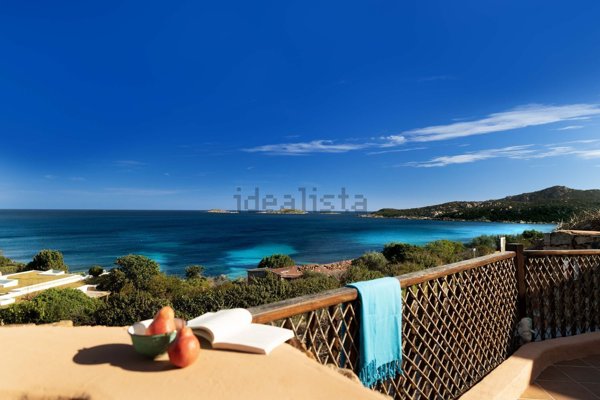 appartamento in vendita ad Arzachena in zona Pantogia