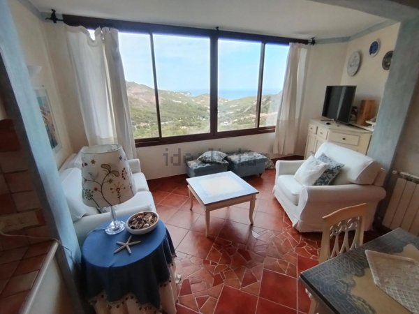 appartamento in vendita ad Arzachena in zona Abbiadori