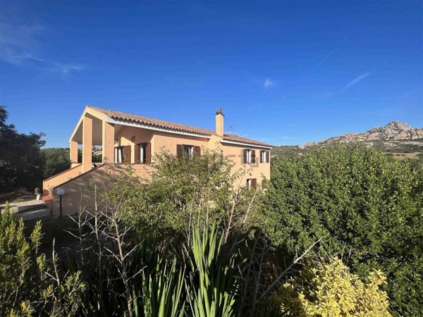 appartamento in vendita ad Arzachena