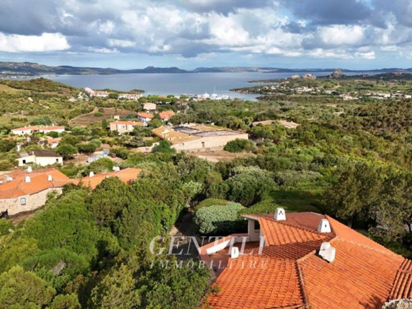 casa indipendente in vendita ad Arzachena in zona Baja Sardinia