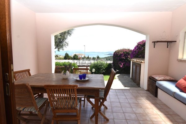 appartamento in vendita ad Arzachena in zona Abbiadori