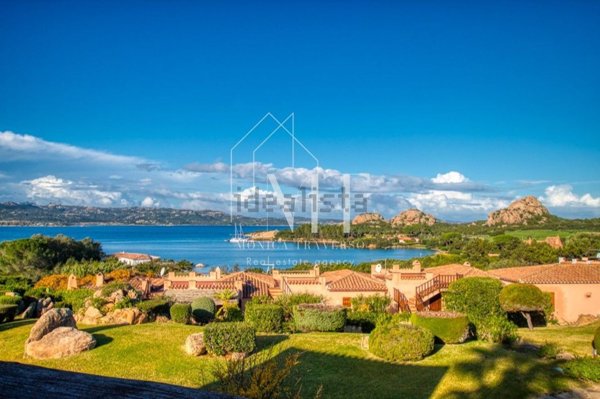 appartamento in vendita ad Arzachena in zona Baja Sardinia