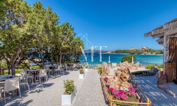 appartamento in vendita ad Arzachena in zona Baja Sardinia