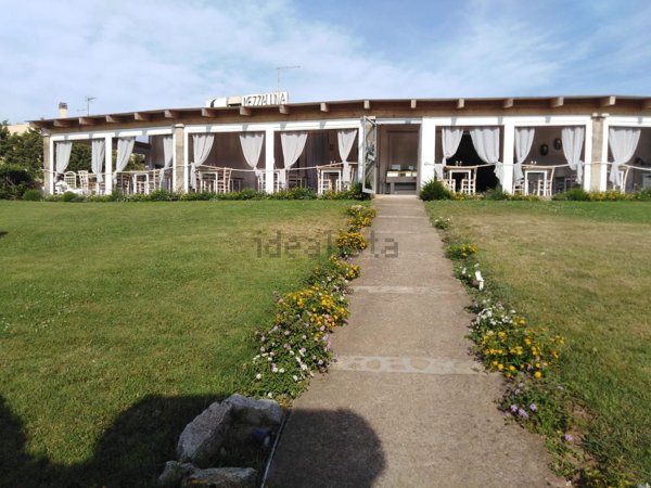 negozio in vendita ad Arzachena in zona Baja Sardinia