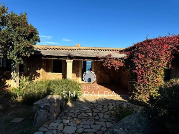 casa indipendente in vendita ad Arzachena in zona Cannigione