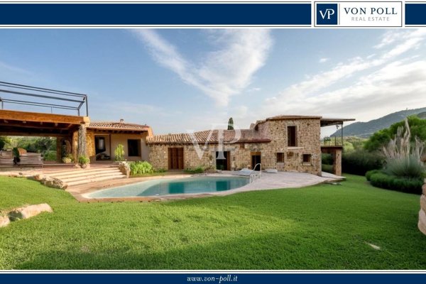 casa indipendente in vendita ad Arzachena in zona Porto Cervo