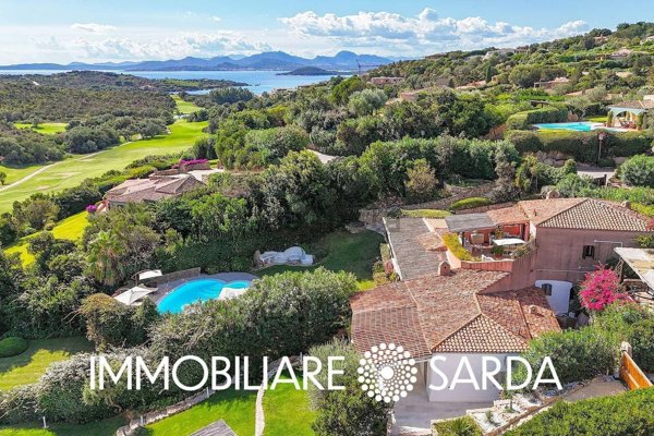 casa indipendente in vendita ad Arzachena in zona Capriccioli