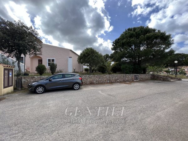 negozio in vendita ad Arzachena in zona Baja Sardinia