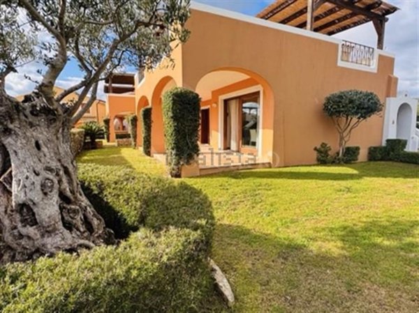 appartamento in vendita ad Arzachena in zona Abbiadori