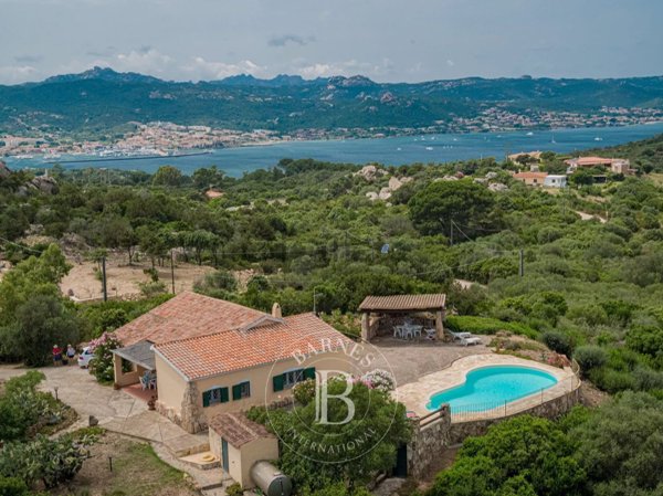 casa indipendente in vendita ad Arzachena in zona Baja Sardinia