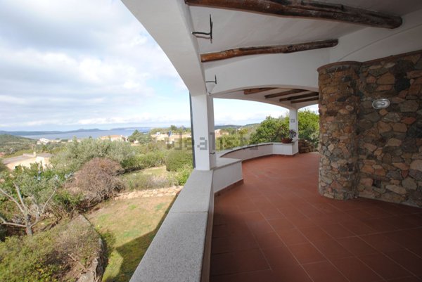 casa indipendente in vendita ad Arzachena in zona Baja Sardinia
