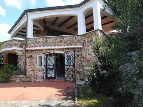 casa indipendente in vendita ad Arzachena in zona Baja Sardinia