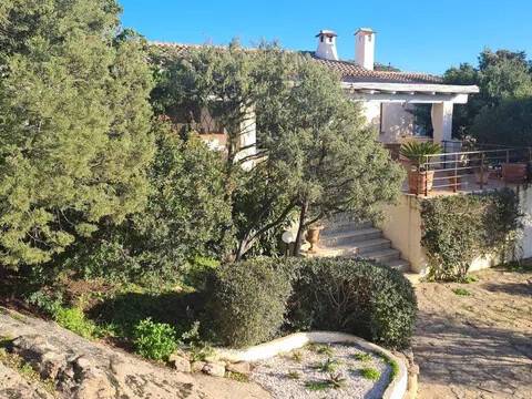 casa indipendente in vendita ad Arzachena in zona Baja Sardinia