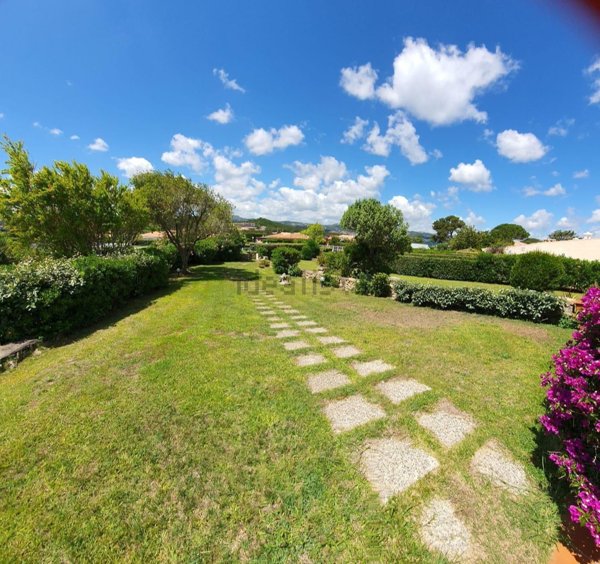 casa indipendente in vendita ad Arzachena in zona Baja Sardinia