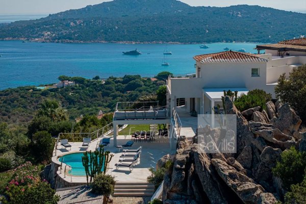 casa indipendente in vendita ad Arzachena in zona Pantogia