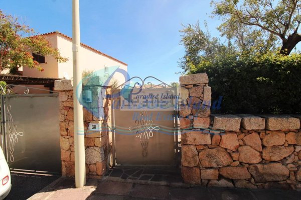 casa indipendente in vendita ad Arzachena in zona Cannigione