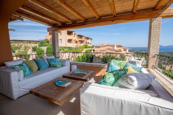 quadrivano in vendita ad Arzachena in zona Abbiadori