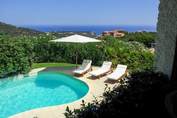 casa indipendente in vendita ad Arzachena in zona Pantogia