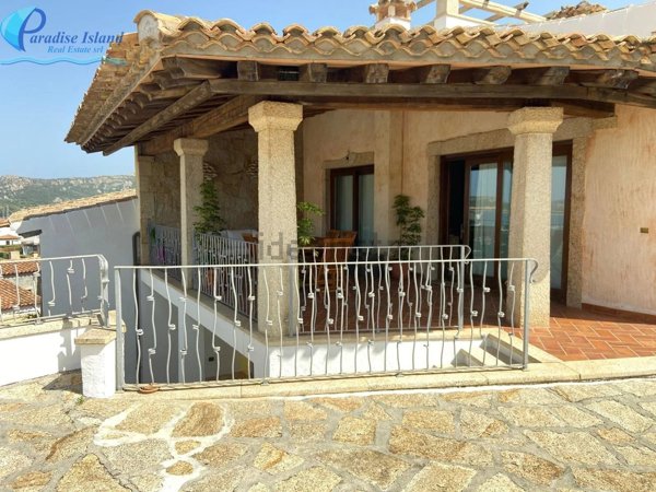 casa indipendente in vendita ad Arzachena in zona Cannigione