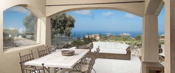 casa indipendente in vendita ad Arzachena in zona Pantogia