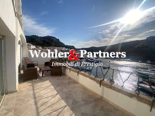 appartamento in vendita ad Arzachena in zona Baja Sardinia