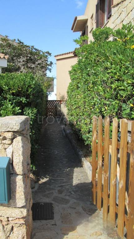 appartamento in vendita ad Arzachena in zona Cannigione